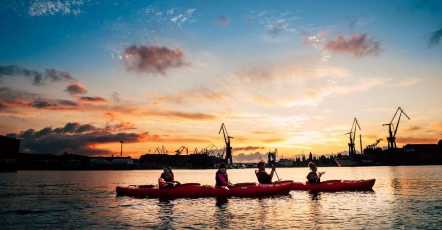 Gdansk: Sunset Kayak Tour - 90 minutes of Motława sightseeing: islands, cranes, bridges, and the shipyard edge