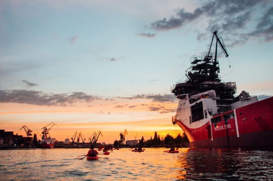 Gdansk: Sunset Kayak Tour - Guides, language, and the feeling of safety when you’re new to kayaking