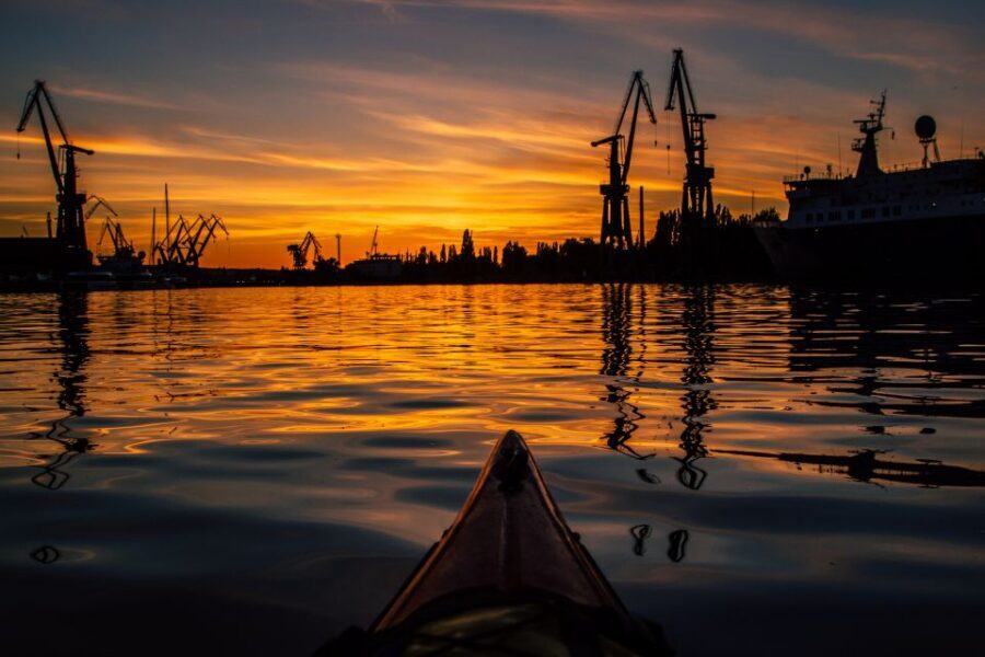 Gdansk: Sunset Kayak Tour - Before you paddle: Dokowa 1, the 20-minute safety start, and what to bring