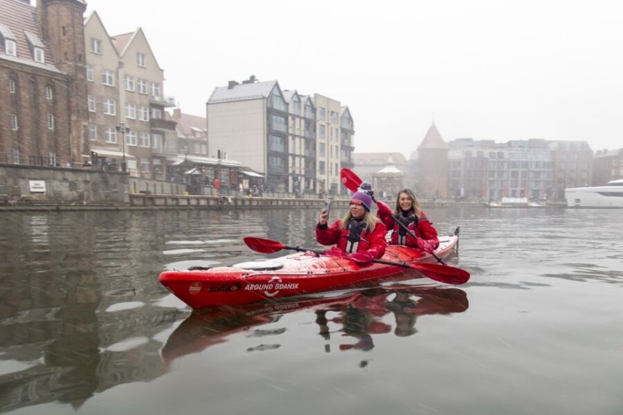 Gdansk: Winter Kayaking Tour - Hot chocolate break: warm hands, soy milk option, and a real morale boost