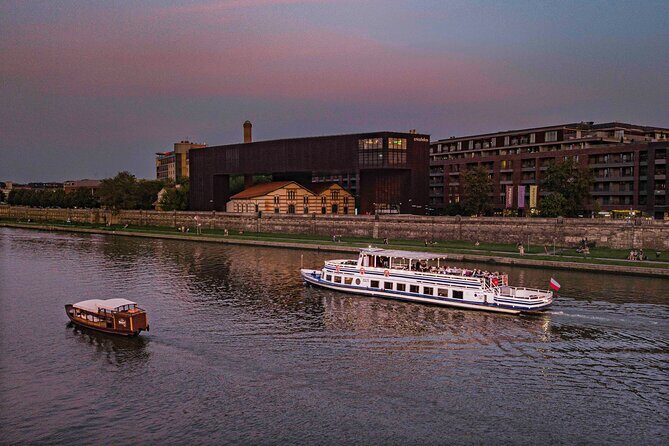 Gondola cruise The Vistula River Krakow private tour up to 12 person - The Route: From Wawel to Bridges to Kazimierz (and Back)