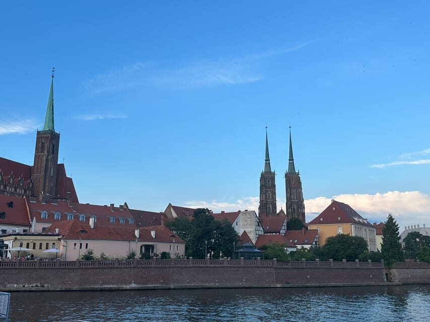 Group city tour (walking tour) through Wroclaw in German - Key things that make this Wrocław tour work