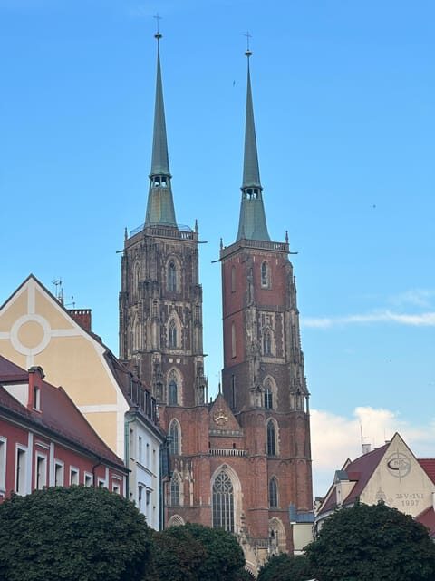 Group city tour (walking tour) through Wroclaw in German - Starting at the Pillory: your first clue about Wrocław