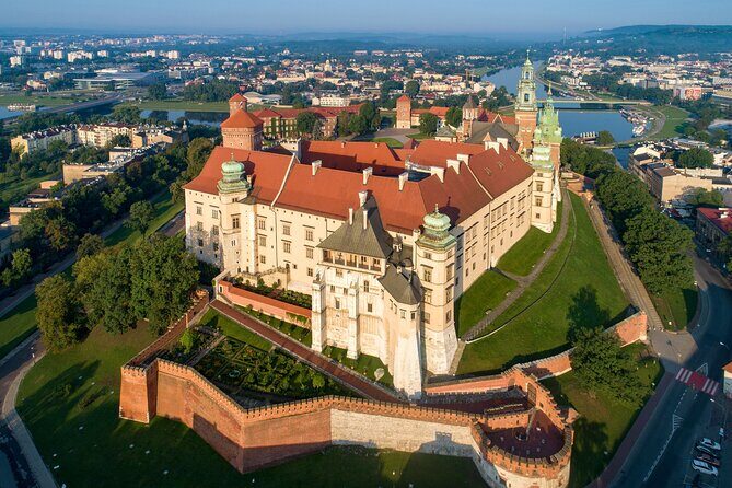 Guided tour of Wawel Castle, Cathedral and St. Mary's Basilica - Ulica Grodzka to Rynek Główny: getting your bearings fast