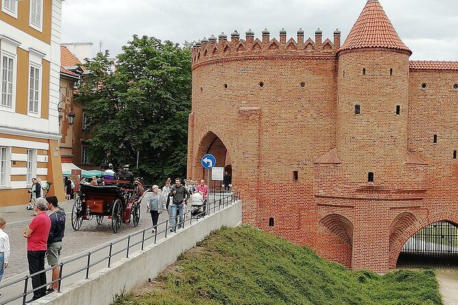 Half-Day Warsaw Layover Tour by Minivan with Airport Pickup - Royal Łazienki Park: where palace and gardens meet