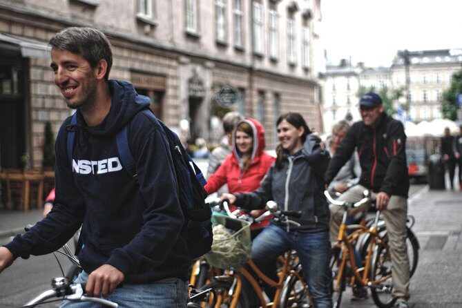 Highlights of Krakow Bike Tour - Small group - Getting rolling: meeting at Rynek Główny and what’s included