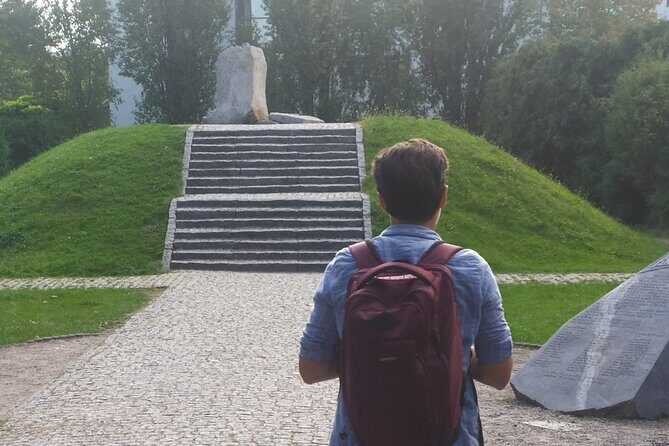 Historical Walking Tour of Jewish Warsaw - Meeting at Sienna 53 and the quick start that helps you focus