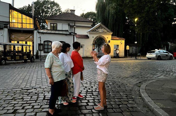 Jewish Krakow Private Tour. Personalities, Art and Food - The Kazimierz walking rhythm: art on walls and life in courtyards