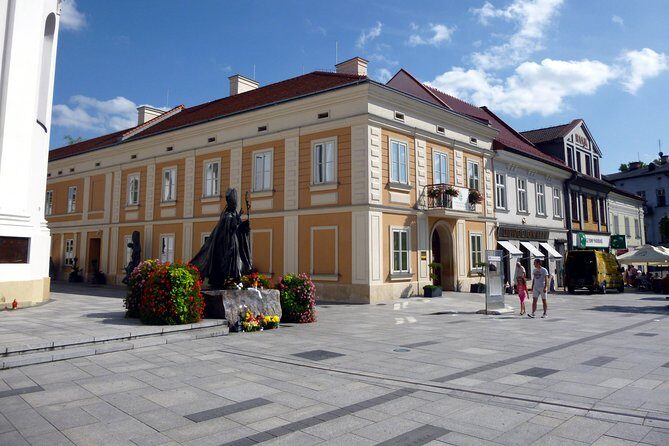 "John Paul II Route" PRIVATE -Wadowice, Kalwaria Z.-Łagiewniki - Stop 3: John Paul II Square and a Cream Cakes Break (45 Minutes)