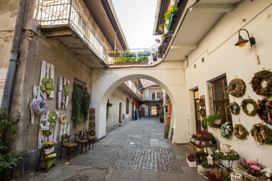 Kazimierz, Schindler's Factory & Ghetto Guided Tour - Old Synagogue, Remuh Cemetery, Kupa and Tempel: where faith meets daily life