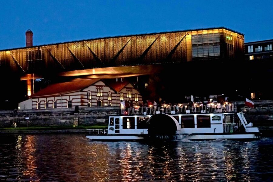 Krakow: 1-Hour Evening Vistula River Cruise - Dębnicki Bridge to the Norbertine Sisters: monasteries and river edges