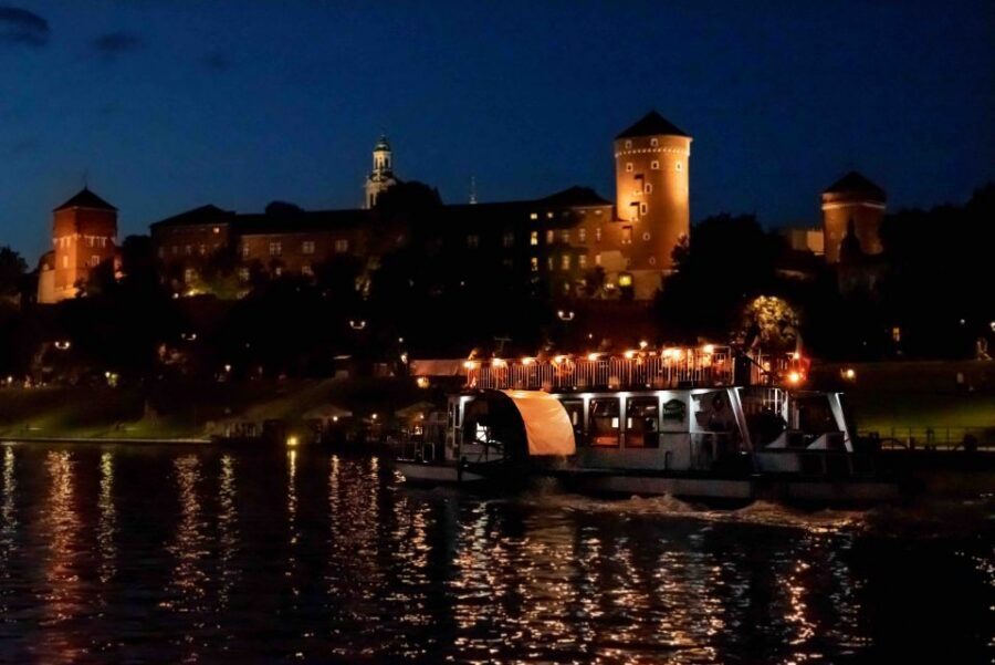 Krakow: 1-Hour Evening Vistula River Cruise - John Paul II Family Home and Manggha: where the cruise widens culturally