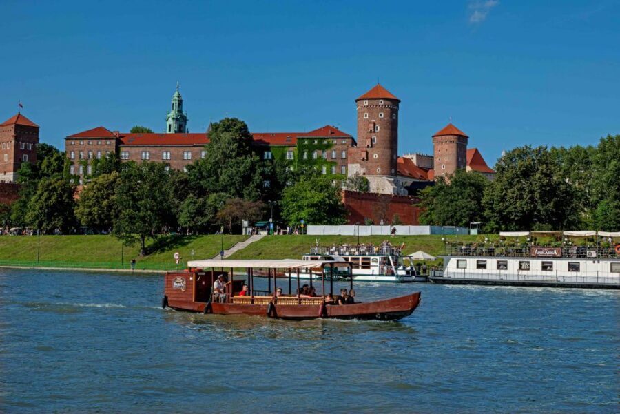 Krakow: 1-Hour Evening Vistula River Cruise - Audio guide reality check: how to get more out of the narration