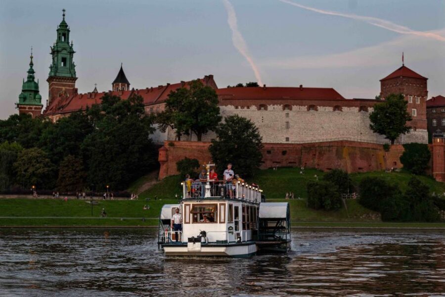 Krakow: 1-Hour Evening Vistula River Cruise - Finding Aqua Fun near Wawel Hill (and where you actually wait)