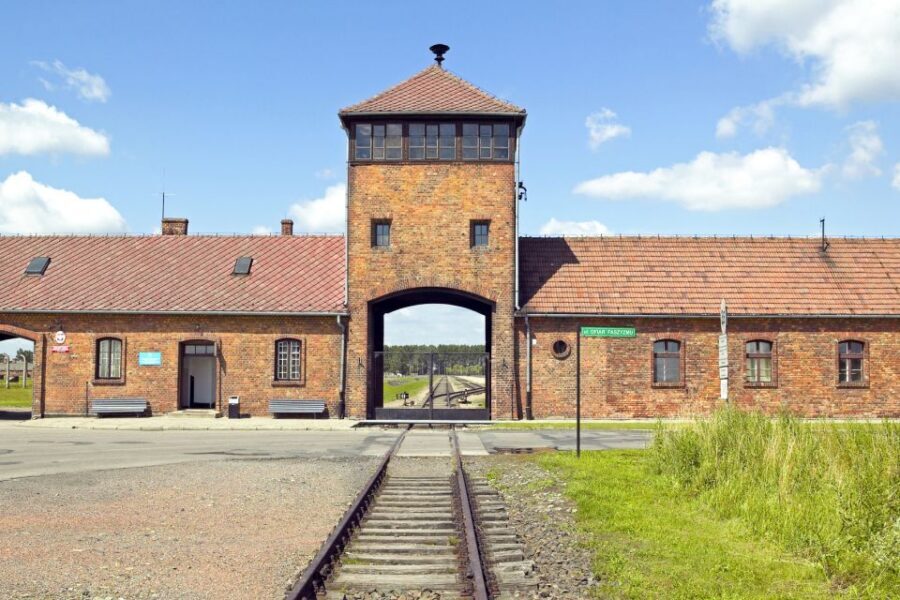 Krakow: Auschwitz-Birkenau and Salt Mine Guided Tour - Auschwitz I: why the guided route helps more than you expect
