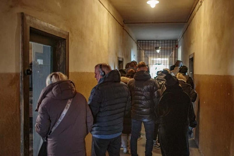 Krakow: Auschwitz-Birkenau Entry Ticket and Transfer - How the Timing Works: Buses, Breaks, and Headsets