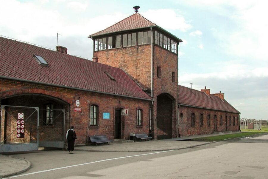 Krakow: Auschwitz-Birkenau Guided Tour or Self-Guided Tour - Time, waits, and how the day can run longer than you expect