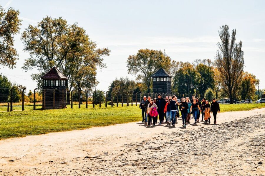 Krakow: Auschwitz-Birkenau Live Guided Tour & Hotel Pickup - Why This Auschwitz-Birkenau Tour Works Well From Krakow