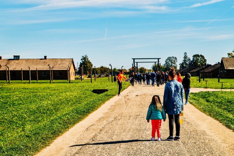 Krakow: Auschwitz-Birkenau Live Guided Tour & Hotel Pickup - The Timing: What a 7-Hour Day Feels Like