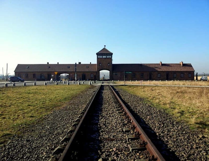 Krakow: Auschwitz-Birkenau Memorial Tour with Optional Lunch - Auschwitz I: what you’ll see, what the guide helps you understand