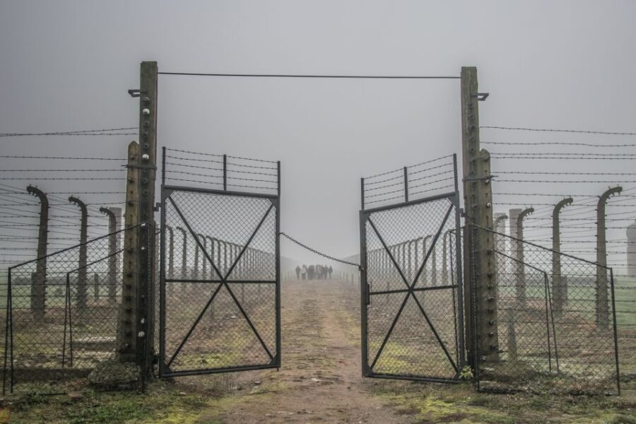 Kraków: Auschwitz-Birkenau & Salt Mine Full-Day Guided Tour - A long day that starts early: timing from Kraków