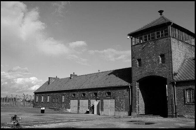 Krakow: Auschwitz-Birkenau Tour & Museum Expert Guide - Auschwitz I: your 2.5 hours and what to prioritize