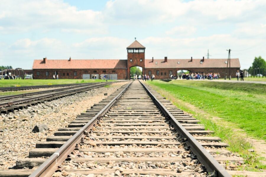 Krakow: Auschwitz Guided Tour with Pickup and Optional Lunch - Auschwitz from Krakow: what this 7–8 hour schedule really feels like