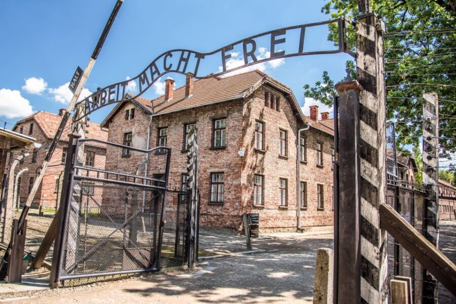 Krakow: Auschwitz Guided Tour with Pickup and Optional Lunch - Auschwitz II-Birkenau: what you’ll see on the 1-hour guided walk
