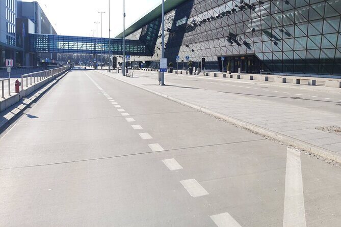 Kraków Balice Airport Transfer: Private One Way - The Simple Premise: Door-to-Door From Balice to Your Kraków Stay
