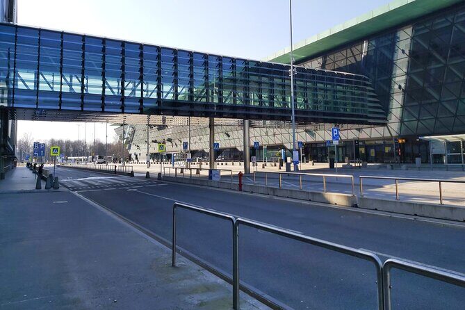 Kraków Balice Airport Transfer: Private One Way - A Comfortable Private Ride (Air-Conditioned, With Luggage Help)