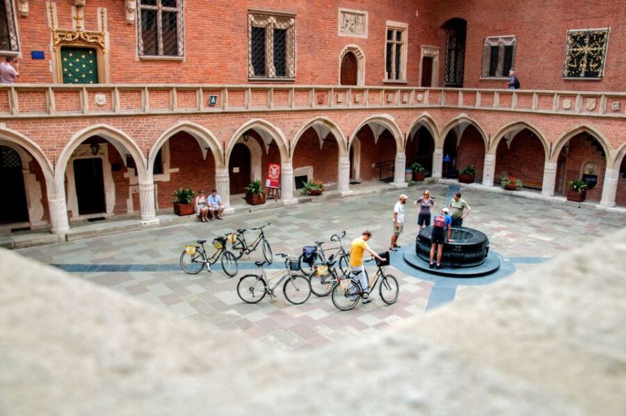 Krakow: Bike Tour of Old Town, Jewish Quarter and the Ghetto - Old Town moves faster on two wheels (and you still get the story)