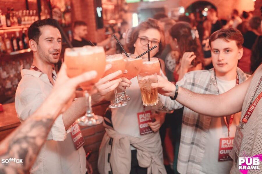 Krakow: Bottomless Brunch with 3-Course Meal and Drinks - The 3-course meal: nachos, burger, cake (and why the order matters)