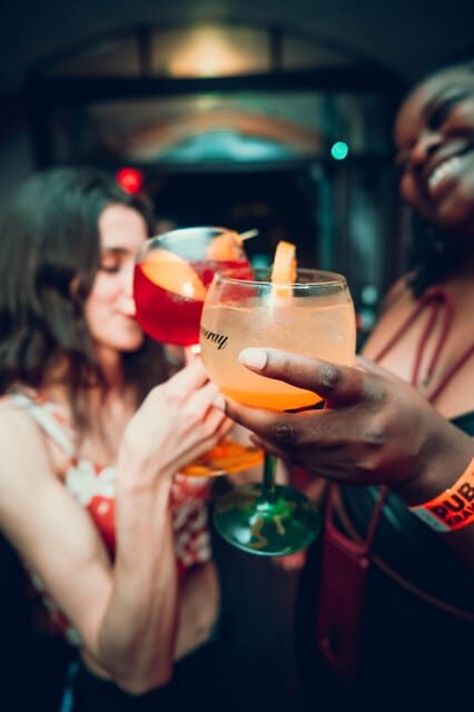 Krakow: Bottomless Brunch with 3-Course Meal and Drinks - Atmosphere and hosts: the difference between good and great