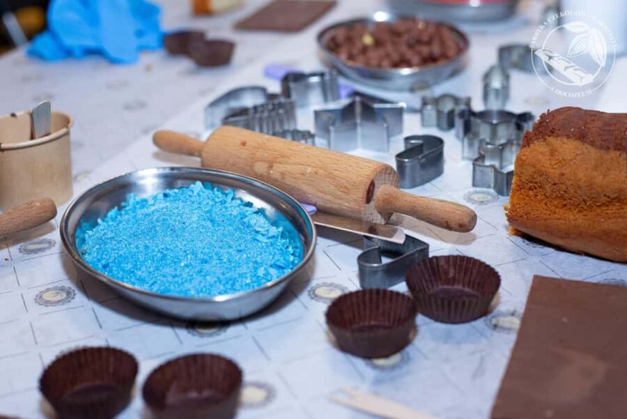 Krakow: Chocolate Workshop - Language and instruction: Polish class, video backup, and an English-speaking guide