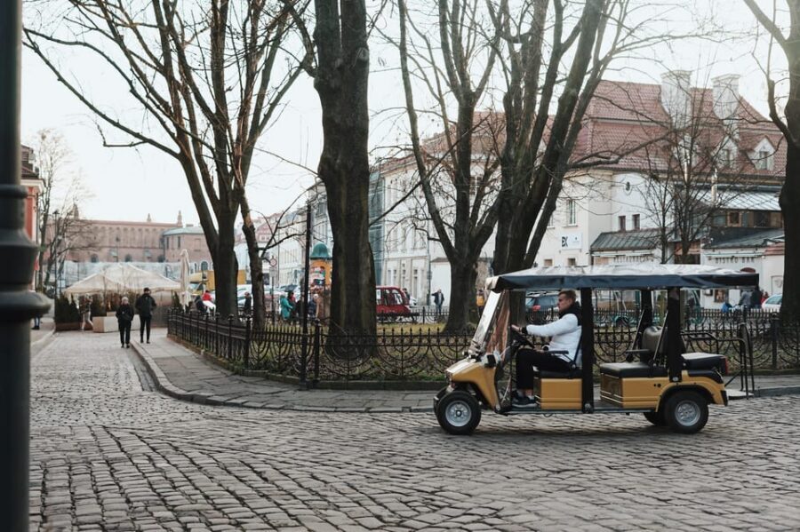 Krakow: City Sightseeing Tour by Golf Cart - Kazimierz Jewish Quarter: synagogues, old streets, and living memory