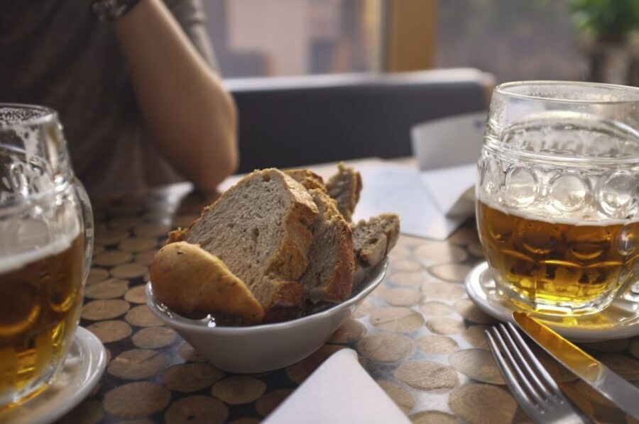 Krakow: Craft Beer Tasting City Walking Tour - The tasting format: how to get the most from 8 different beers