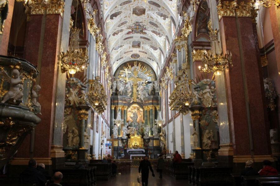 Krakow: Czestochowa Black Madonna Guided Day Tour & PickUp - A day that runs on timing: what the 7-hour schedule feels like