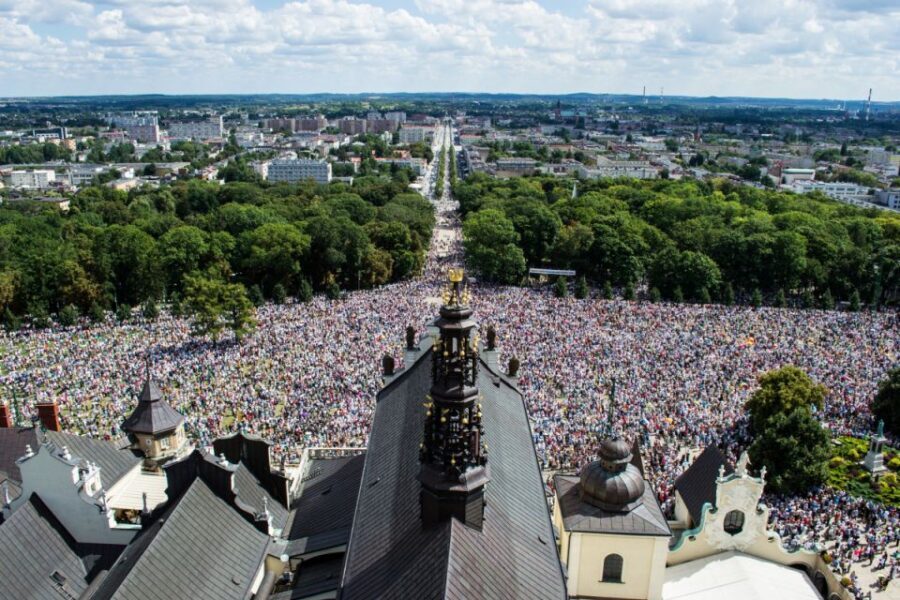 Krakow: Czestochowa Black Madonna Guided Day Tour & PickUp - Skip-the-line and private-group access: why it saves more than minutes