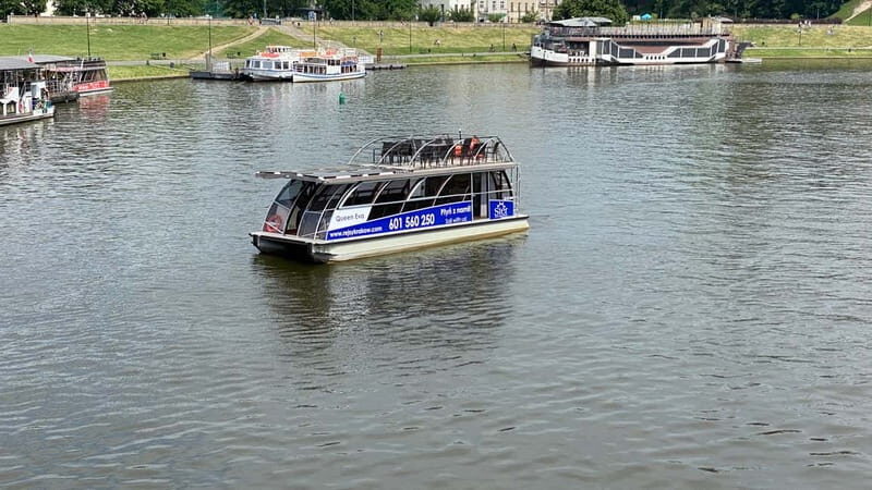 Krakow: Day or Night Vistula River Cruise with Audio Guide - The route along the Vistula: stops you’ll spot and how to watch