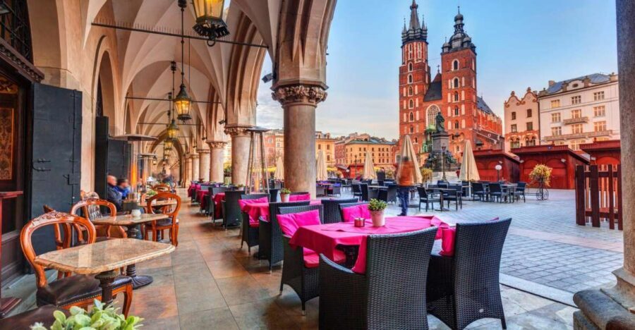 Krakow: E-Car City Tour - Old Town First: Wawel Castle, Barbican, Florian’s Gate, and Planty