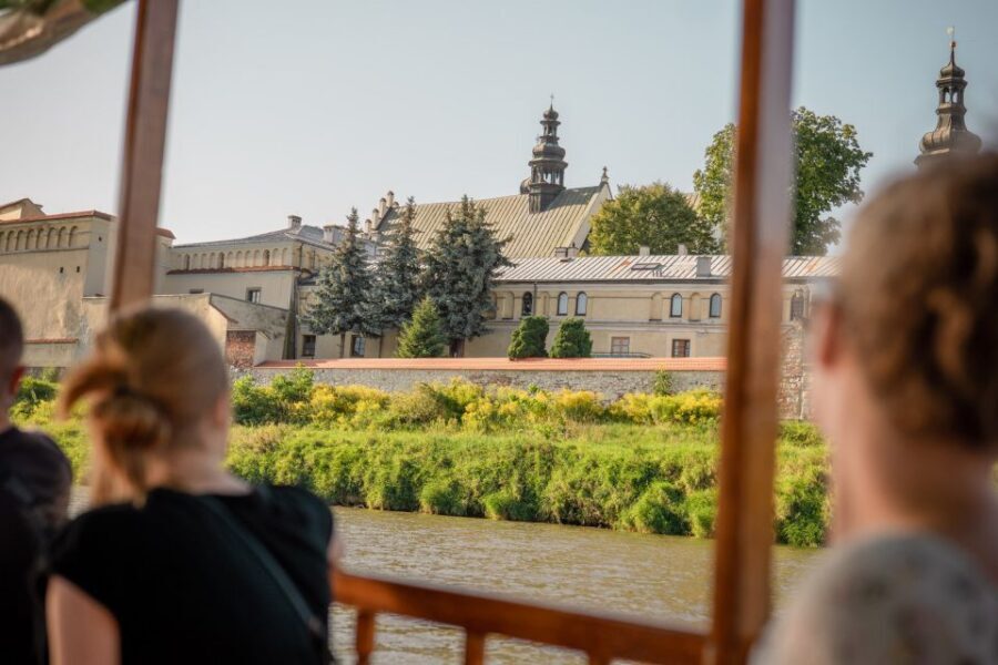 Krakow: Early Bird Vistula River Sightseeing Cruise - Key things I’d notice right away