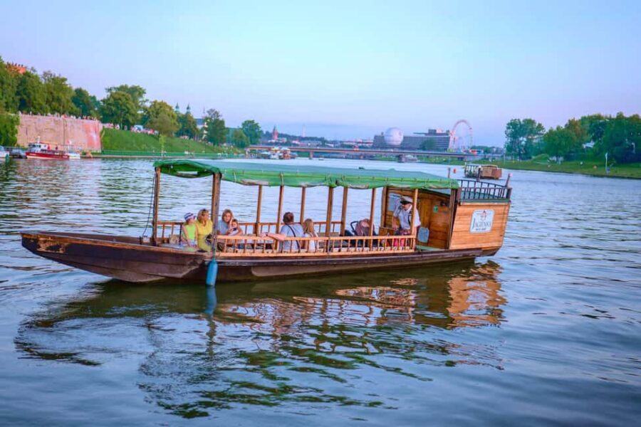 Krakow: Evening or Night Gondola Cruise - The gondolier and the multi-language audioguide (how the story gets told)