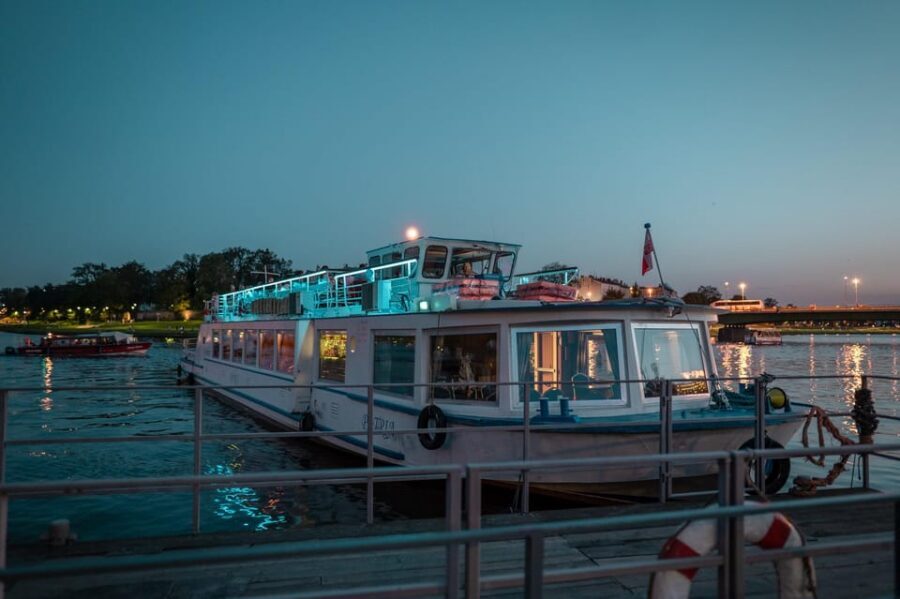 Kraków: Evening or Night River Cruise - Finding Kapitan Victor by the Sheraton pier (and what to expect on arrival)