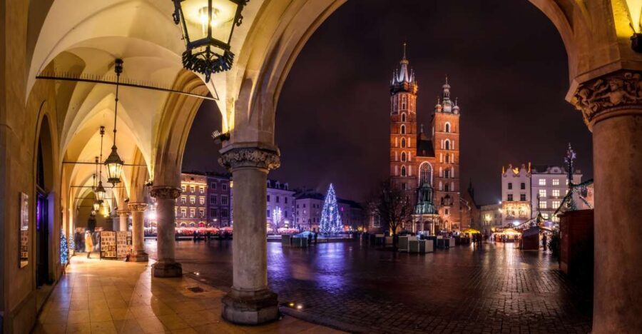 Krakow: Evening Walking Tour with Spooky Stories - Key moments that make this tour worth your time