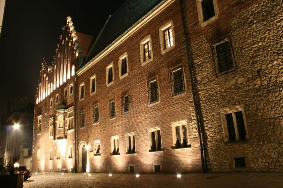 Krakow: Evening Walking Tour with Spooky Stories - Price and pacing: is $24 for 2 hours good value?