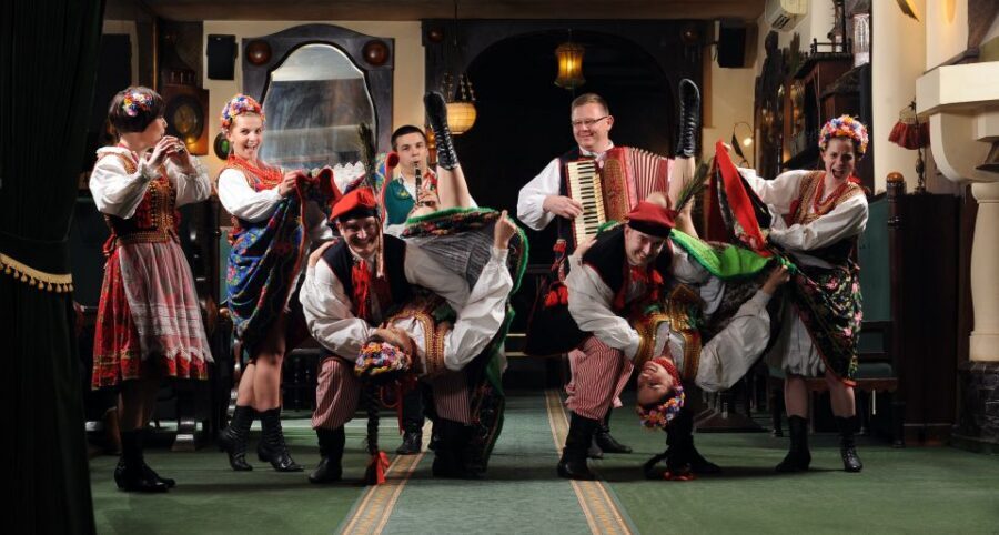 Krakow: Folk Show & 3-Course Dinner at Jama Michalika Café - Jama Michalika Café: where the night starts (and why the room matters)
