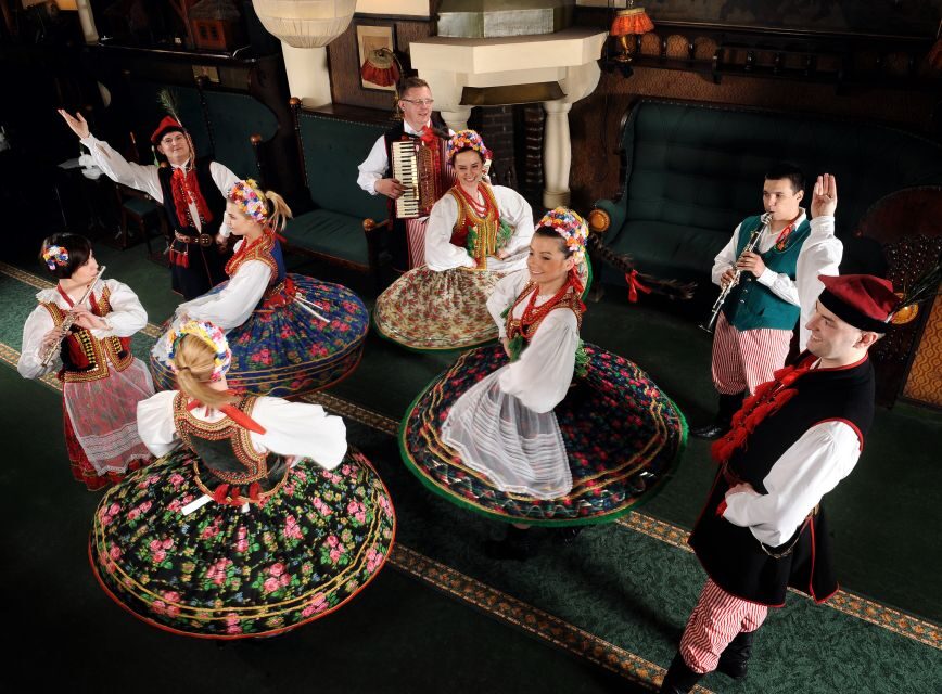 Krakow: Folk Show & 3-Course Dinner at Jama Michalika Café - Joining the dancing circle: how participation really feels
