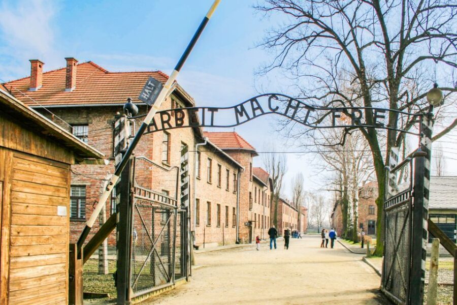 Krakow: Full-Day Auschwitz-Birkenau & Salt Mine Guided Tour - How This Krakow Day Really Works (Auschwitz First, Then Wieliczka)