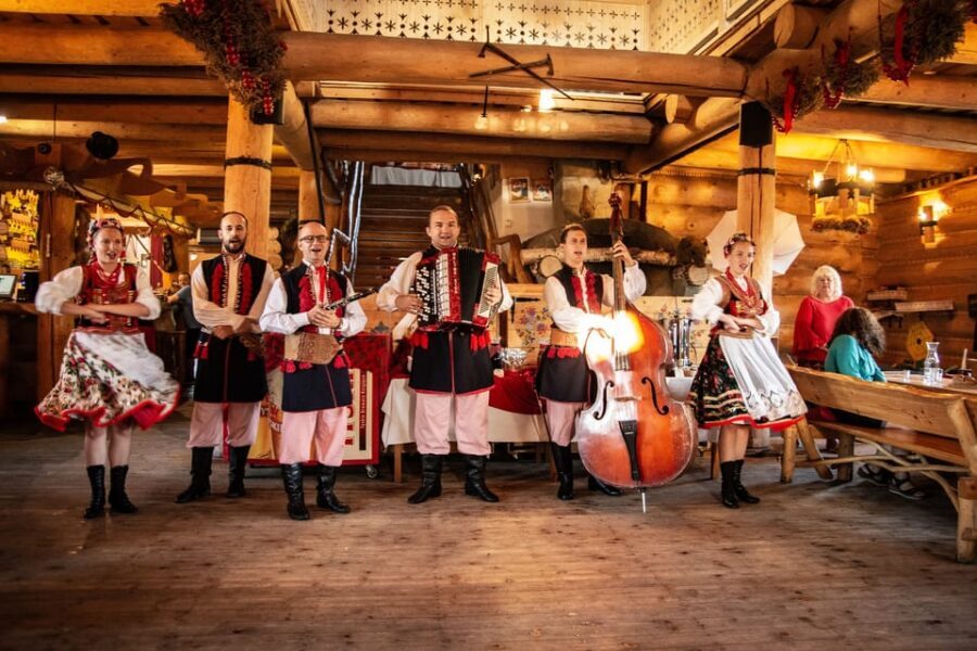 Krakow: Full Traditional Polish Dinner & Folk Show - Skansen Smaków: log-cottage atmosphere near Kryspinów Lake