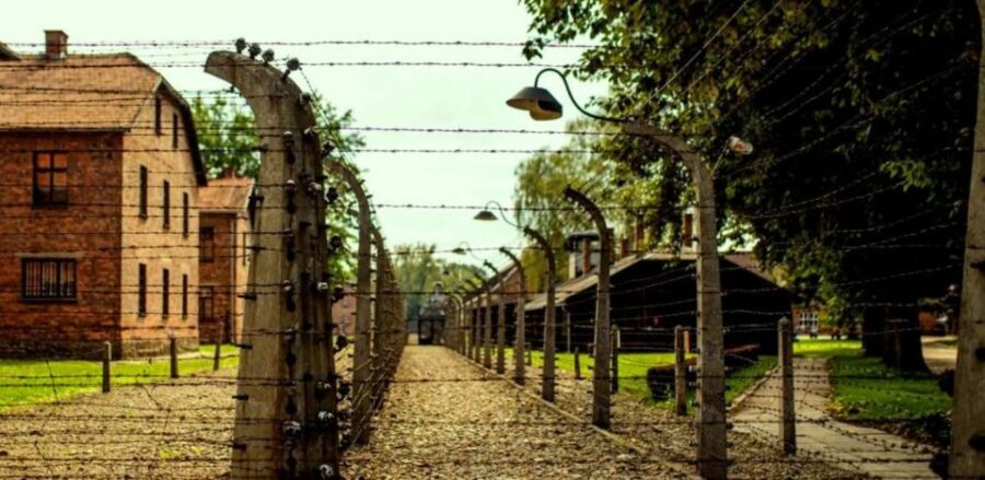 Krakow: Guided Auschwitz-Birkenau Tour - Minivan Transport - Auschwitz I: the route that gives you the baseline